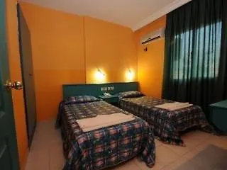 מלון דירות Golden Orange 4*